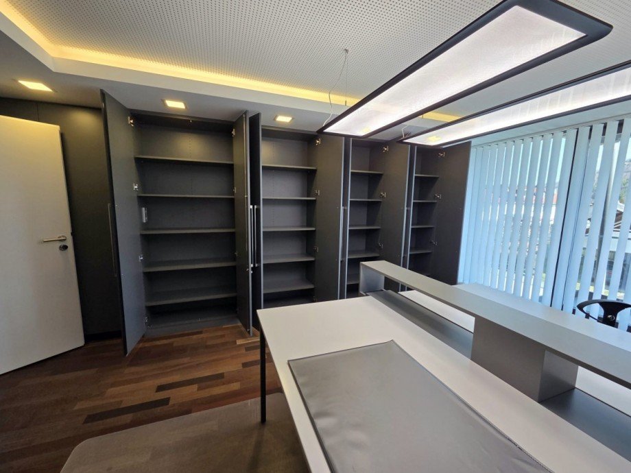 Einbauschr�nke in jedem Arbeitszimmer B�rofl�che Schelklingen