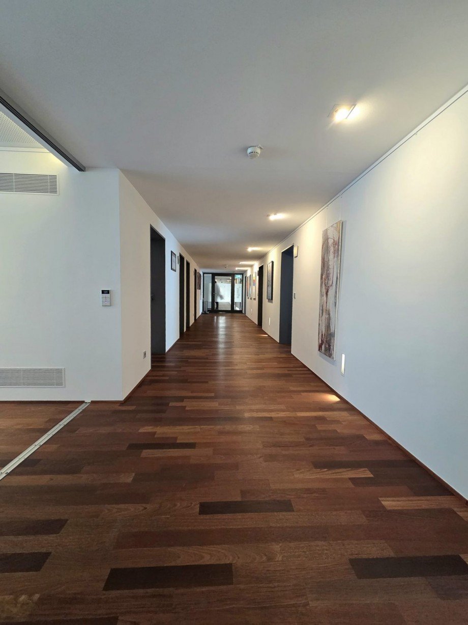 Flur mit Blick zum Eingang B�rofl�che Schelklingen