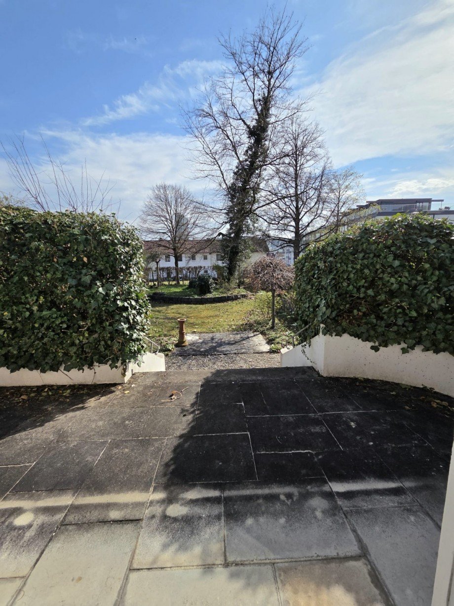 Gartenansicht von Terrasse Doppelhaush�lfte Schelklingen